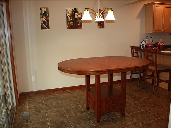 3rd image of 293 Woodfield Dr