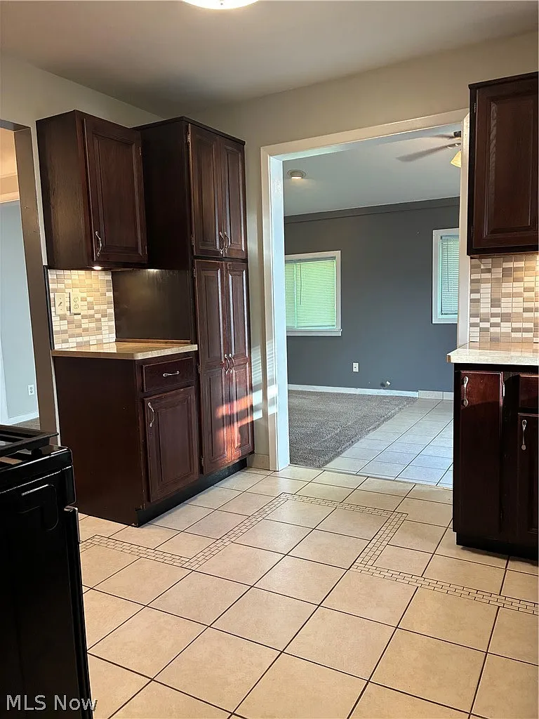 4 bed, 2.0 bath, 2751 sqft, $2,400 — Photo 4
