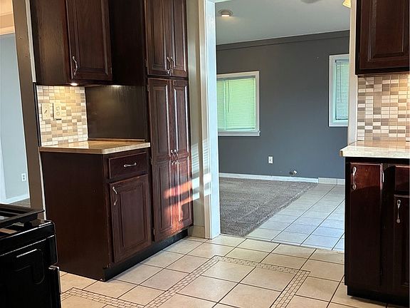 4th image of 23920 Glenhill Dr