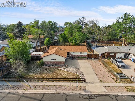 4th image of 2408 Bandelier Dr