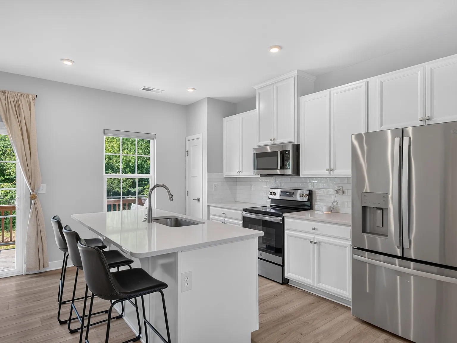 3 bed, 2.5 bath, 1666 sqft, $2,500 — Photo 1