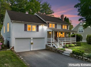 29 Trickett Rd, Lynnfield, MA 01940