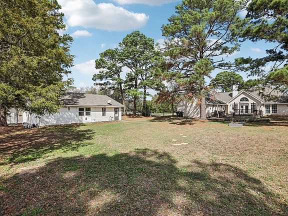 3rd image of 105 Daisy Ln