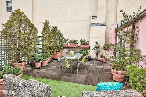 Sold by Sotheby's International Realty | media 22