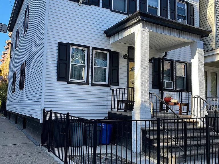 107 Magnolia Ave #2R — Photo 6