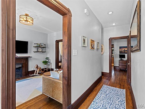 5th image of 4008 Botanical Ave