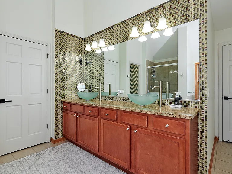 26300 W Chatham Dr — Photo 28