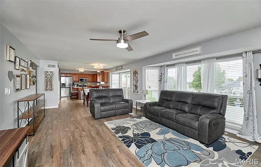 4 bed, 3276 sqft, $3,750 — Photo 2