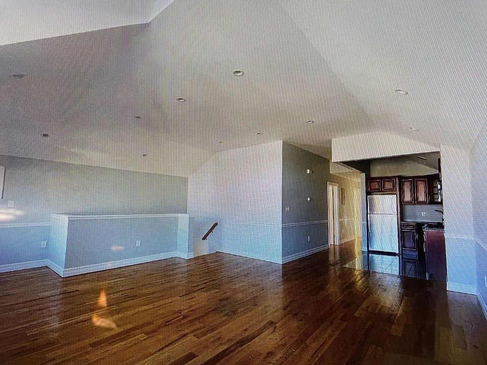 1st image of 817 Hollywood Ave #2