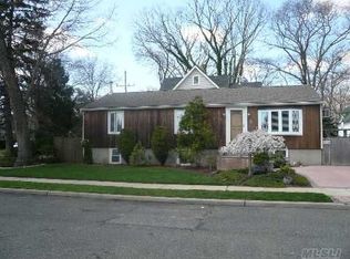 2116 Court St, Merrick, NY 11566