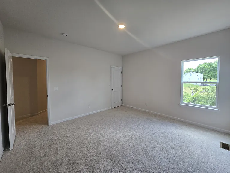 140 Sterling Dr — Photo 28