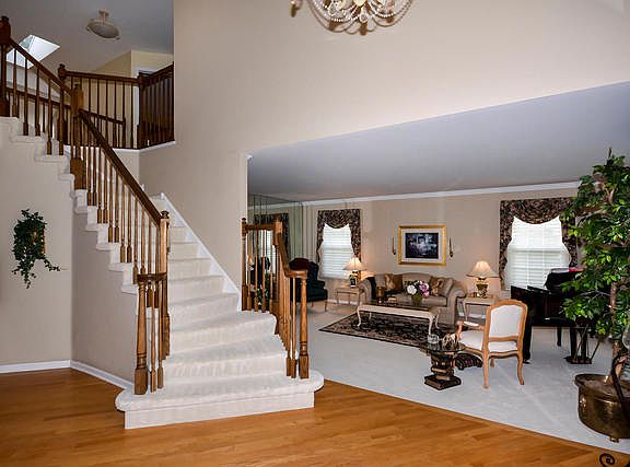 2nd image of 2829 Whispering Oaks Dr