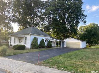 815 E Bidwell St, Taylorville, IL 62568