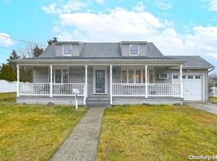 45 W Chestnut St, Farmingdale, NY