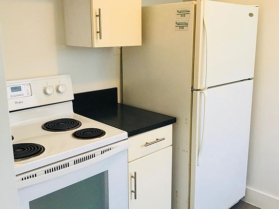 4th image of 1760 Normandy Dr APT 2