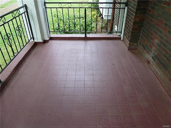 5th image of 805 Country Club Dr