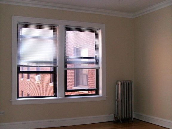 2nd image of 916 W Oakdale Ave APT 3S