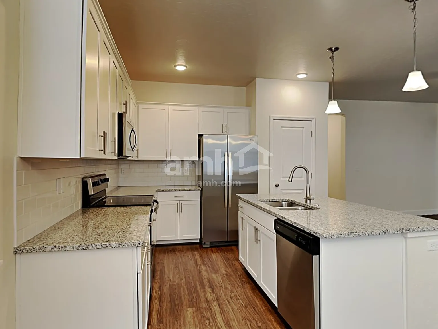 4 bed, 3.0 bath, 2094 sqft, $2,880 — Photo 3