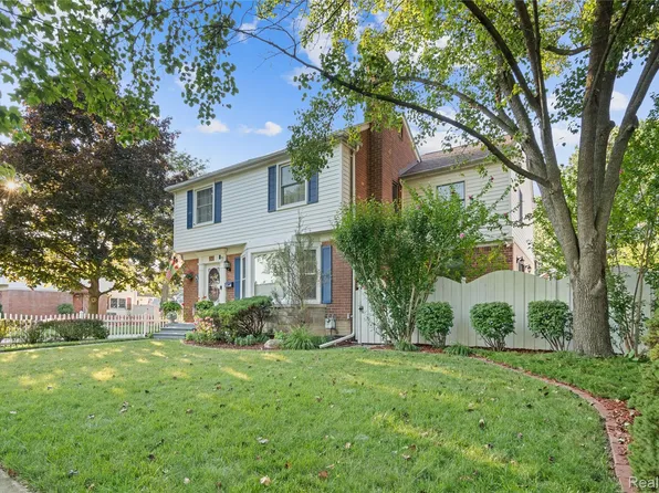 1540 Davis St, Wyandotte, MI 48192