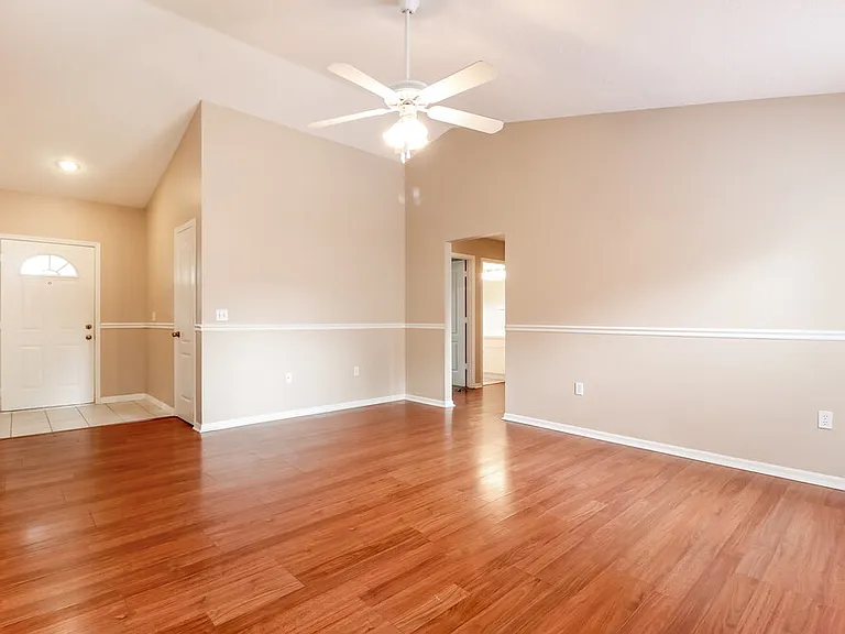 656 Lakemont Dr — Photo 3
