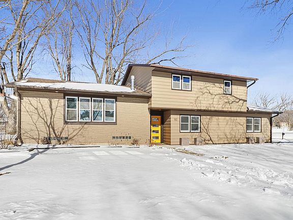 3rd image of 132 West Macarthur Street