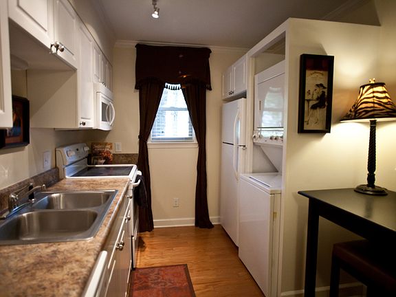 4th image of 1513 E Franklin St APT 111