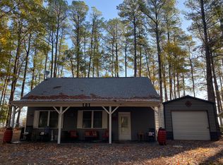 121 Waterview Dr, Hague, VA 22469