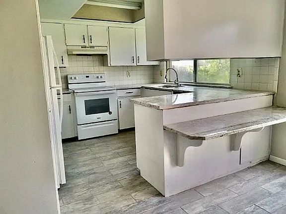 3rd image of 6219 E 127th St