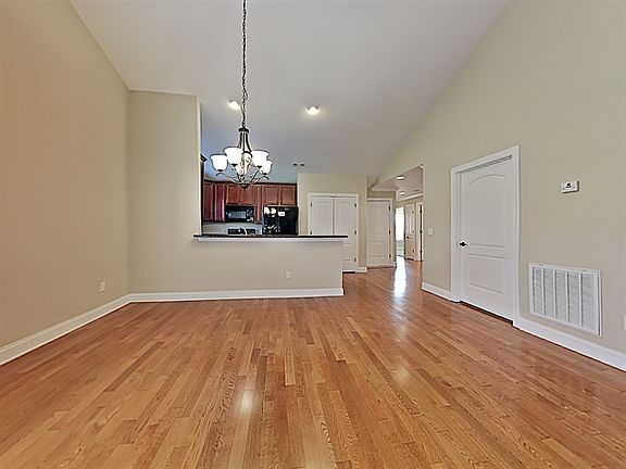4th image of 1748 Apple Grove Ln