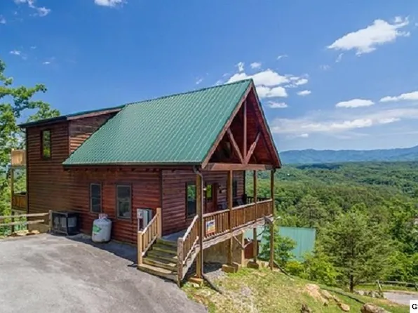 2251 Upper Middle Creek Rd, Sevierville, TN 37862