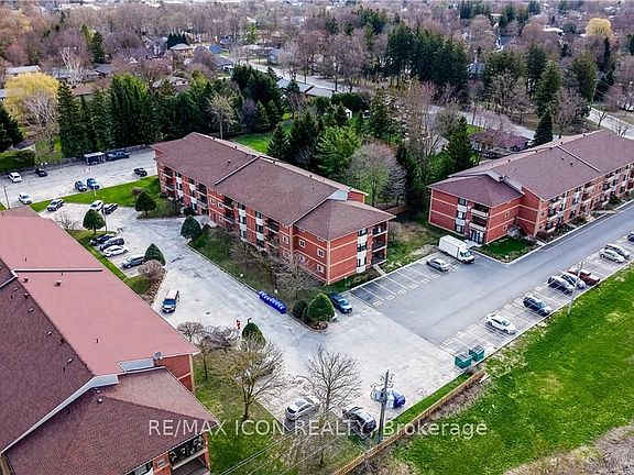 4th image of 440 Durham St W #5