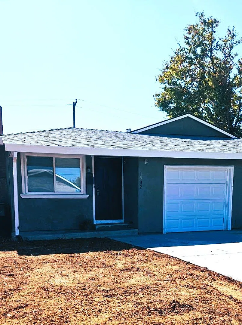 2 bedroom for Rent-New Interior Paint, Attached Garage — Photo 1