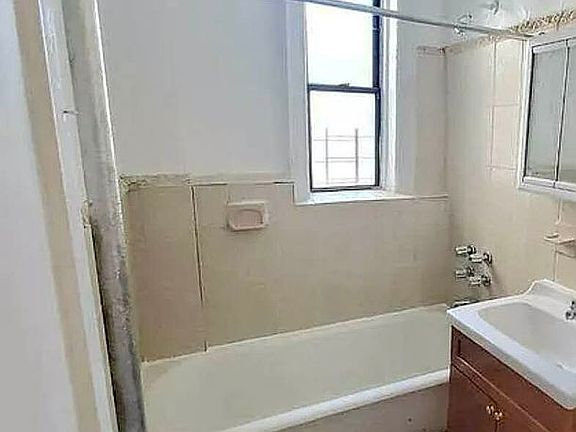 4th image of 902 44th St #36