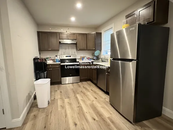 591 Broadway St #1R, Lowell, MA 01854