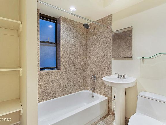 4th image of 220 E 82nd St APT 3RW