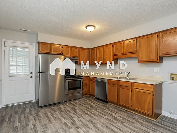 5th image of 2606 Dakota St