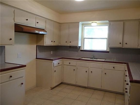 5th image of 6943 Cole Creek Dr