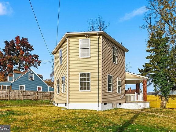 3rd image of 4414 71st Ave