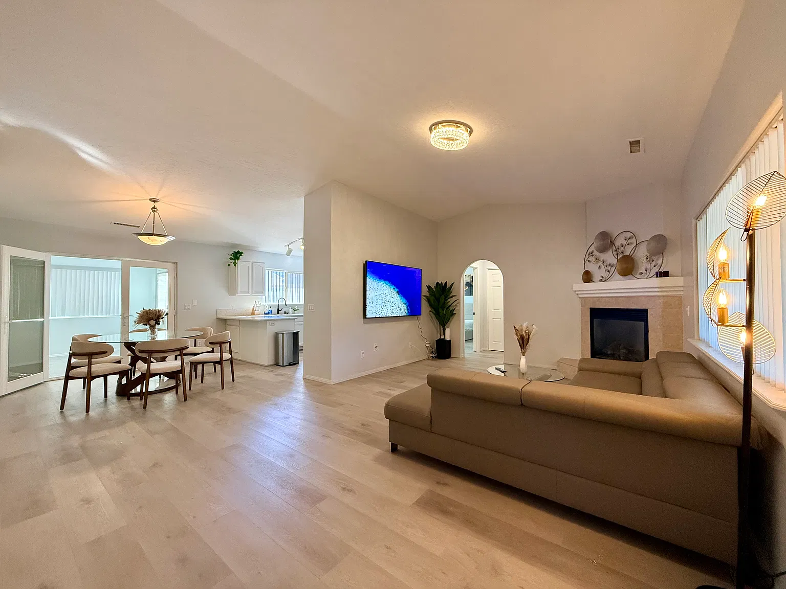 1870 E Donner Trl — Photo 1