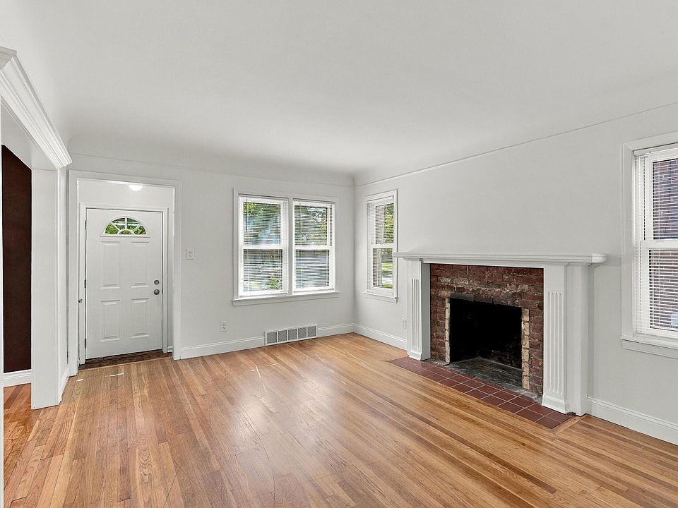 21191 Lochmoor St, photo 8