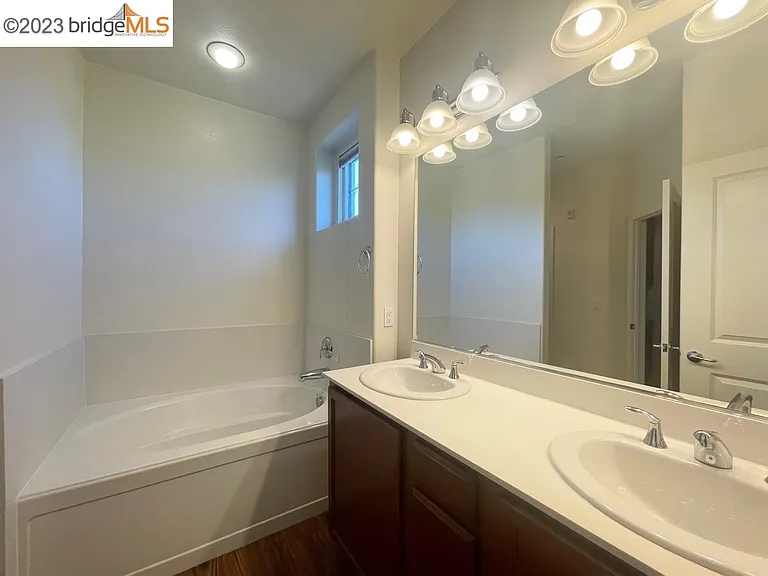 1026 Martin Luther King Dr — Photo 37