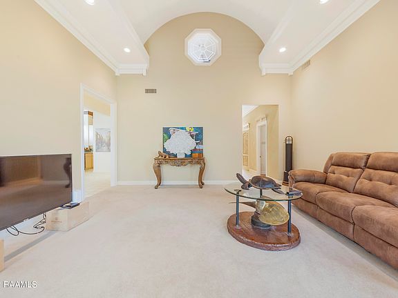 3rd image of 201 Woodbriar Dr
