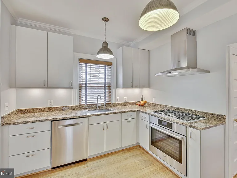 3515 Bradley Ln — Photo 9