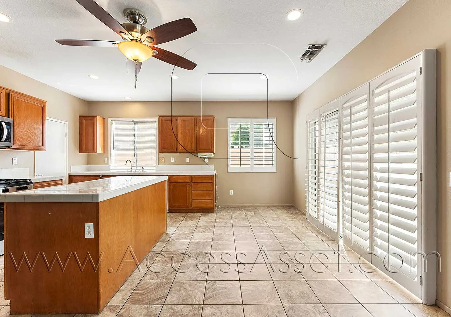 Beautiful 5 Bed, 3 Bath Home in South Corona — Photo 4
