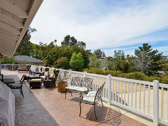 5th image of 947 Valley Vista Dr