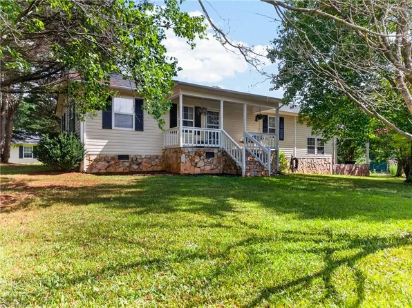 4217 Lake Ridge Ct, Ramseur, NC 27316