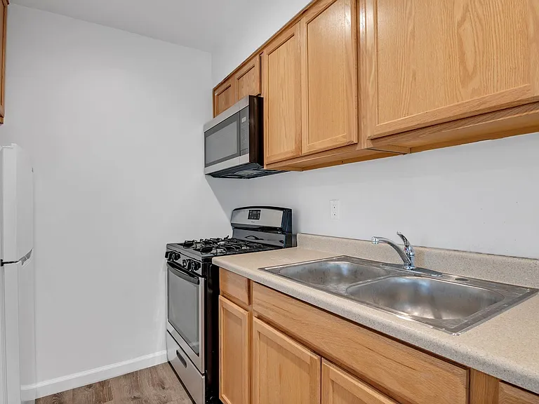 542 Glenrock Ave — Photo 17