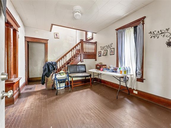 5th image of 411 Craddock St
