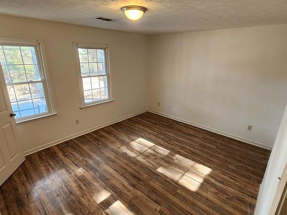 4th image of 631 Hunting Creek Ln SE