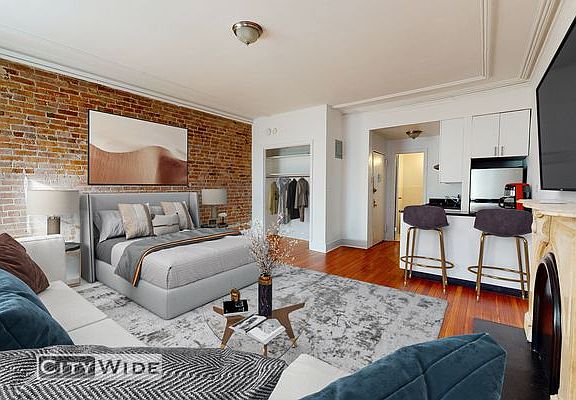 2nd image of 37 E 65th St #3D